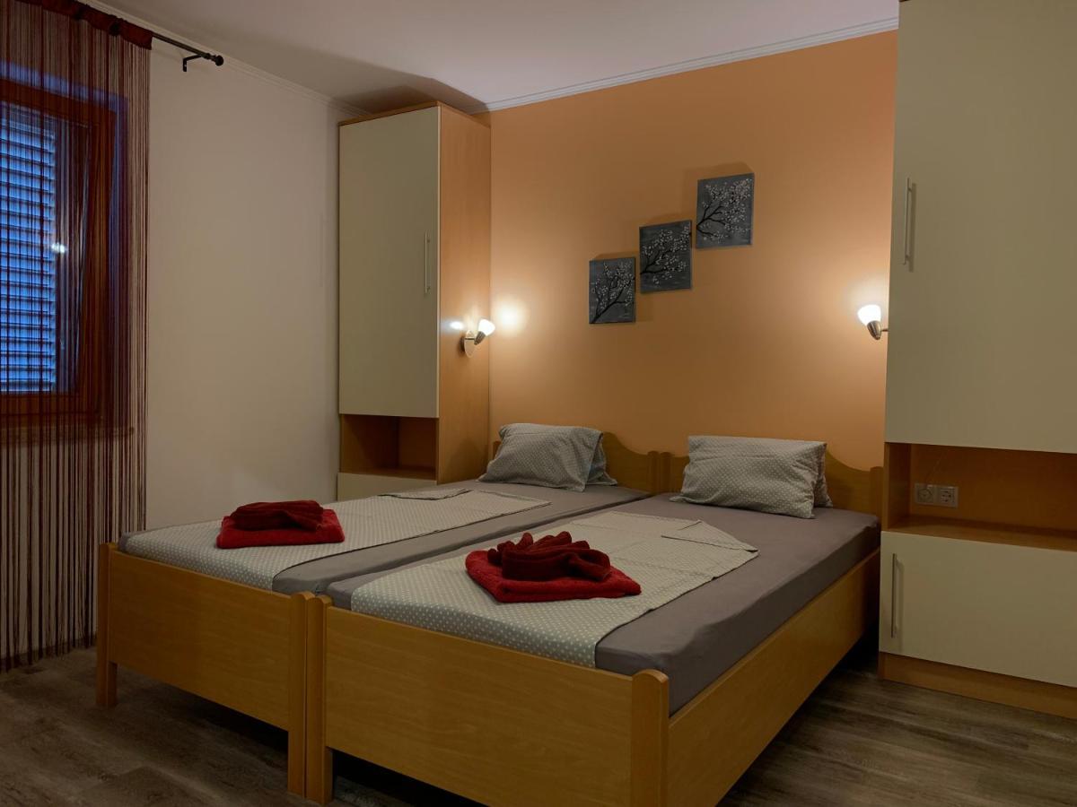 Apartments 4Mios Ražanac Eksteriør billede